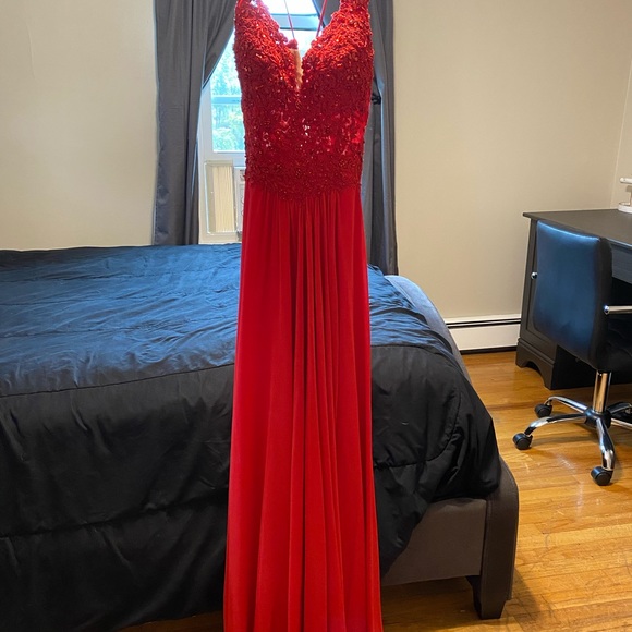 Beautiful Red Sweet 16 or Prom Dress - Picture 2 of 9